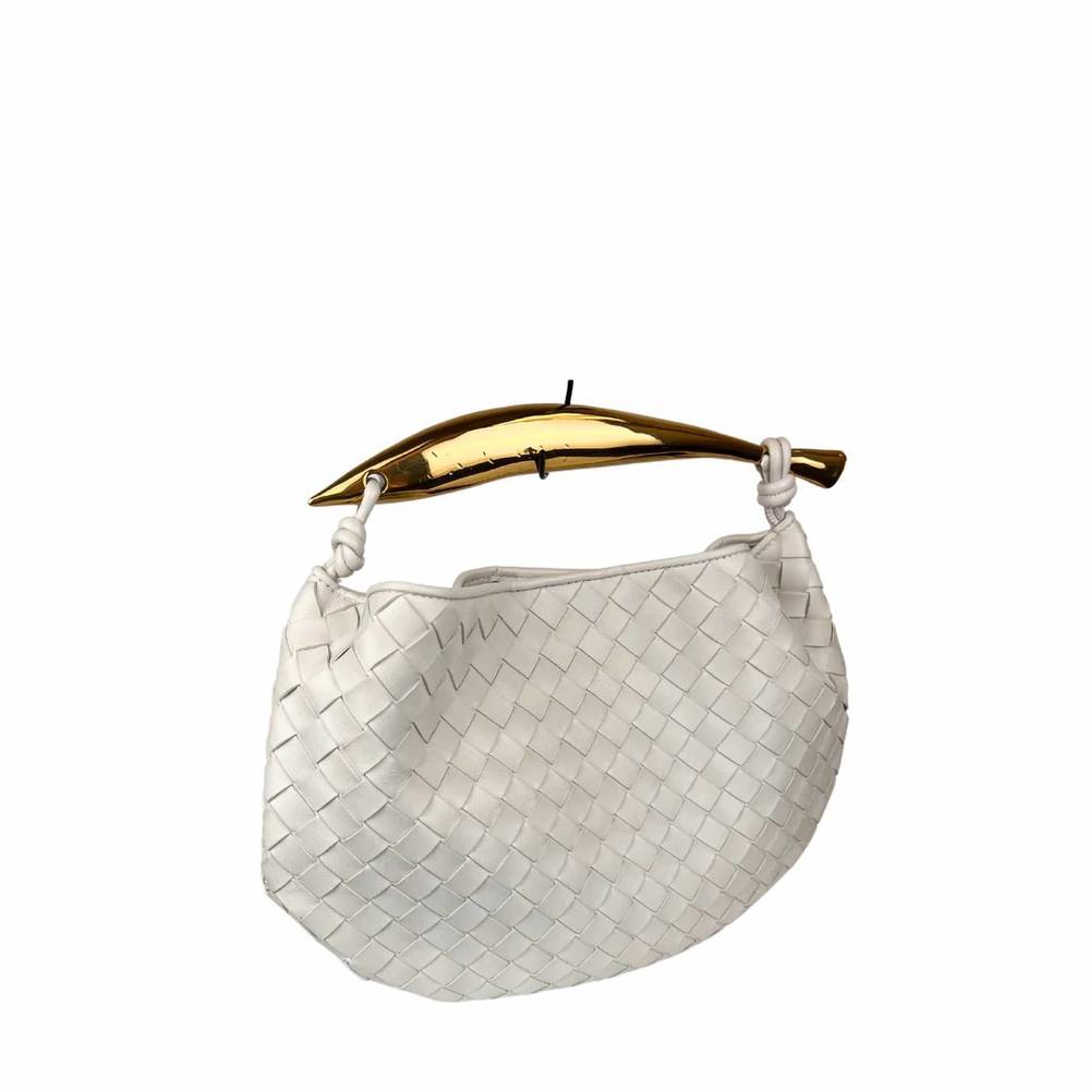 BOTTEGA VENETA pre-loved classic sardine bag in chalk - Picture 2 of 5